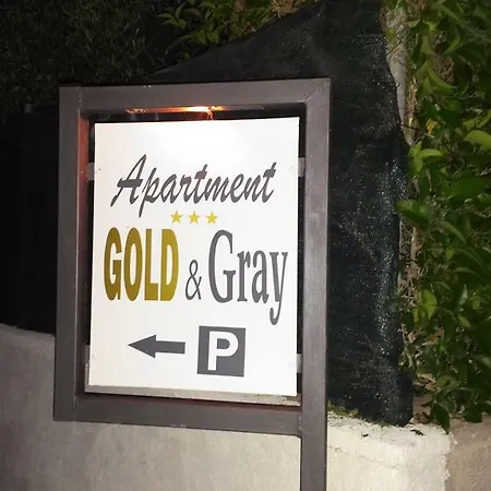 Gold & Gray شقة *